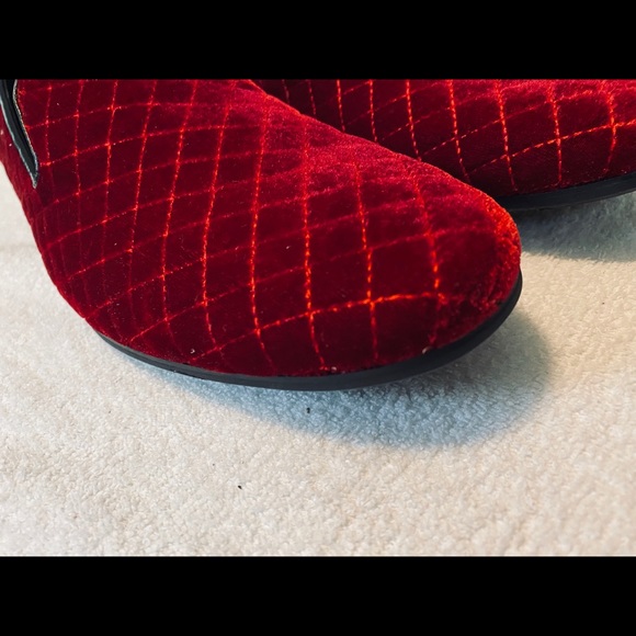 BRAND NEW Super Stylish Men’s Red Velvet Loafers - box 25 - Picture 2 of 6